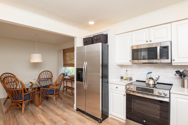 Building Photo - 3372 SE Court Dr