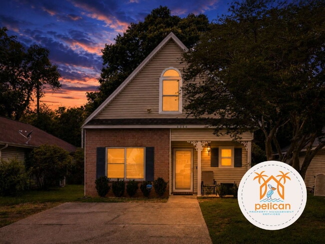 Building Photo - "Charming 3-Bed, 3-Bath Gem on Sweetbriar Street - Spacious 1320 Sq Ft in Cantonment, FL!"