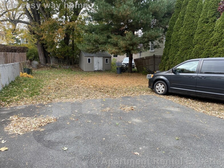 Building Photo - 64 Paris St