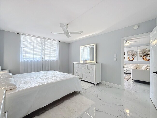 Building Photo - 2731 NE 14th Street Causeway