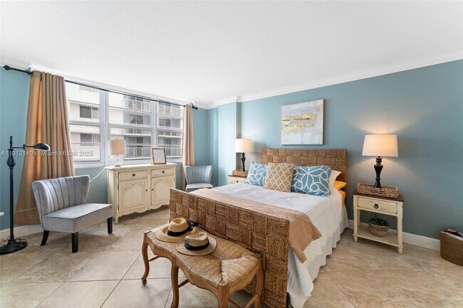 Building Photo - 6917 Collins Ave