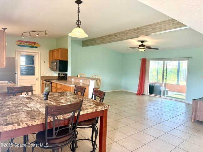 Building Photo - 225 Magnolia St