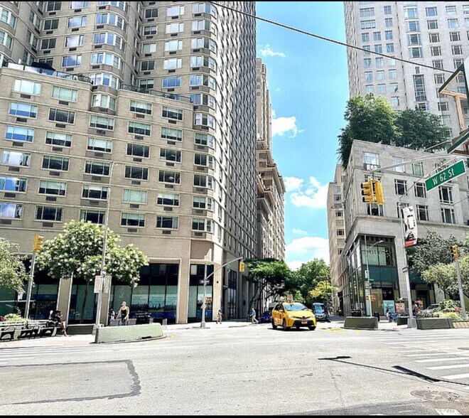 Building Photo - 62 W 62nd St