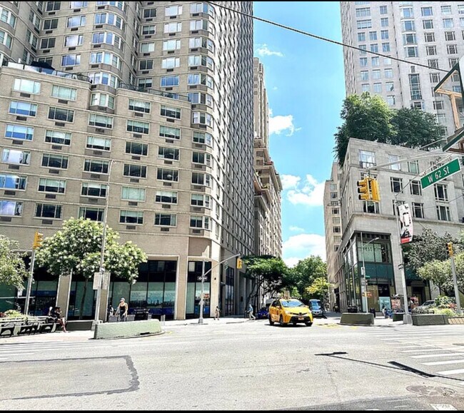 Building Photo - 62 W 62nd St