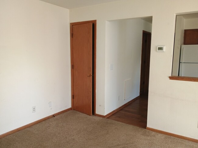 Building Photo - 2 Bedroom 1 Bathroom Owatonna 1 Month Free...