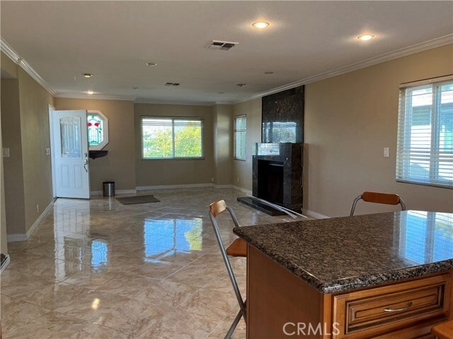 Building Photo - 135 Flower St