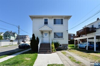 Building Photo - 36 Scudder St