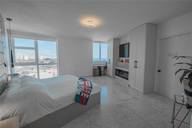 Building Photo - 18201 Collins Ave