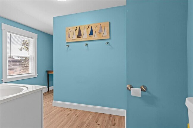 Building Photo - 11 Young St