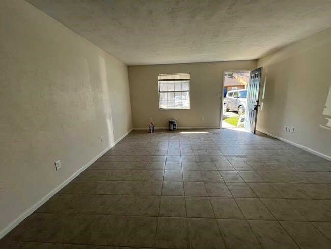 Building Photo - 2516 Mar Ct