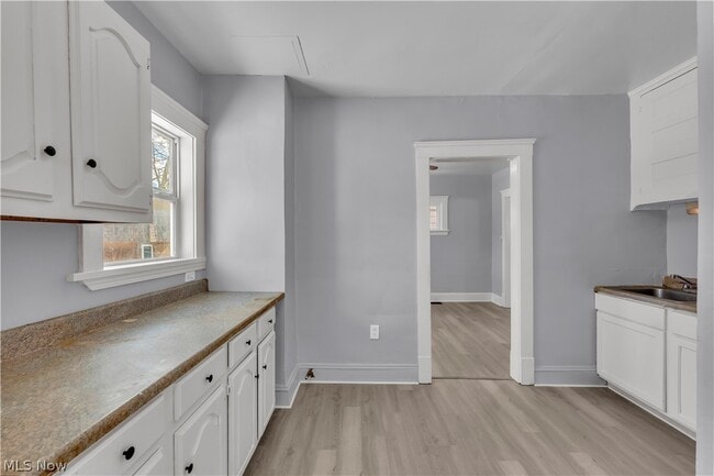 Building Photo - 3937 W 22nd St