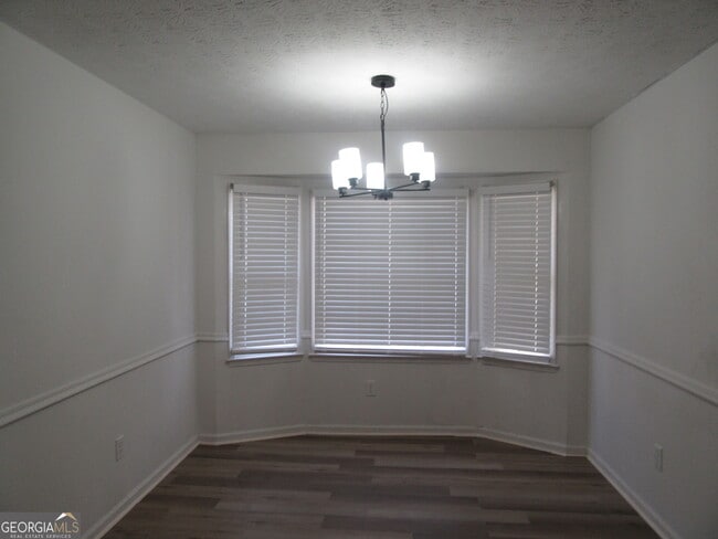 Building Photo - 613 Windsor Dr SE