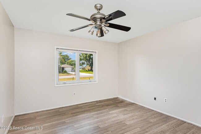 Building Photo - 1241 Riviera Dr NE