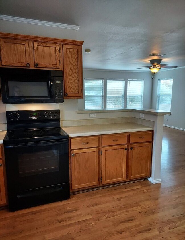 Building Photo - Charming two-story home in the Bluffs at W...