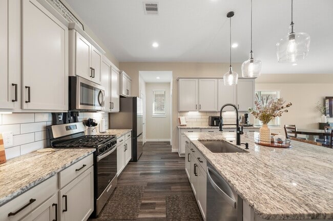 Building Photo - 573 Newcomb Holw Dr