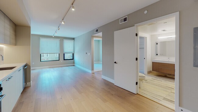 Building Photo - 719 Larkin St
