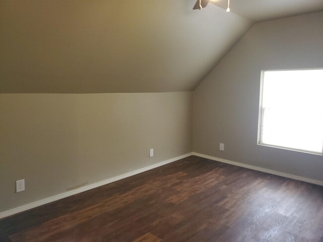 Building Photo - 3213 Center St NE