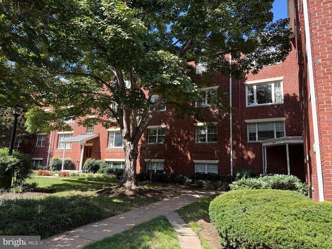 Building Photo - 1304 N Meade St