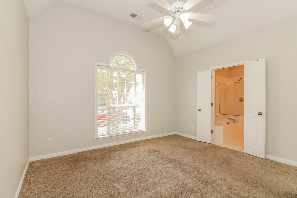 Building Photo - 8696 Eagle View Dr