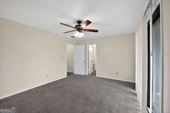 Building Photo - 6071 Regent Manor