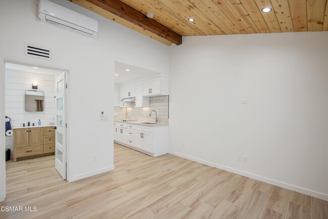 Building Photo - 5540 Lake Lindero Dr