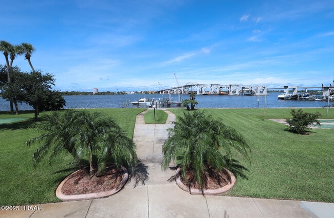 Building Photo - 1224 S Peninsula Dr