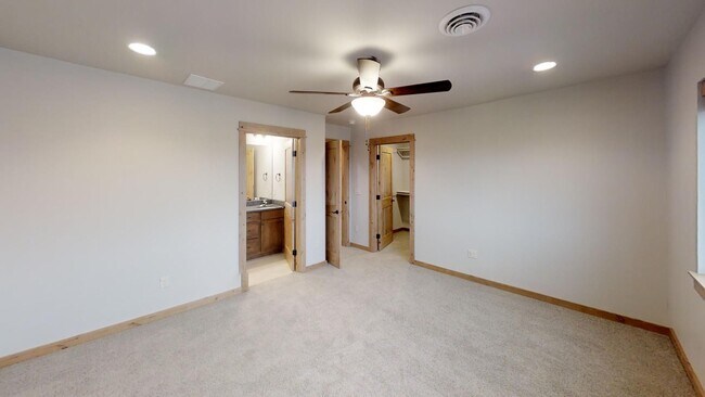 Building Photo - Townhome by the Park - Spacious 2 Car Gara...