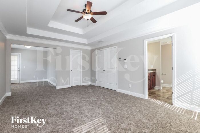 Building Photo - 6267 Cove Creek Dr