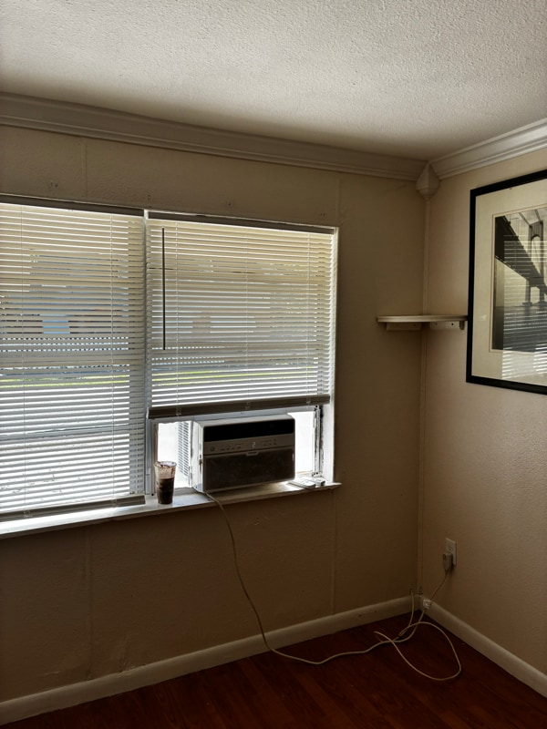 Building Photo - 117 5th St NE