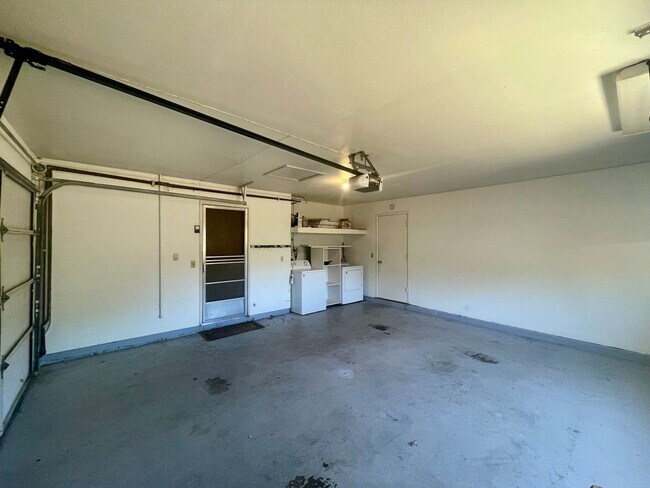 Building Photo - 1061 Via Regina