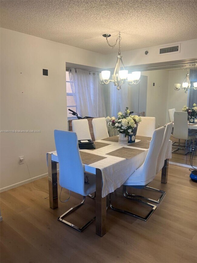 Building Photo - 19601 E Country Club Dr