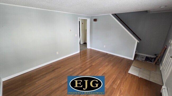 Building Photo - 158 Beech St
