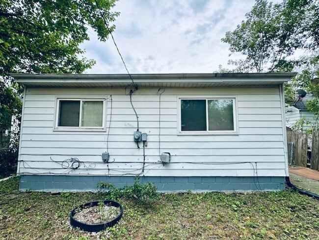 Building Photo - 3 Bedroom 1 Bathroom House For lease Welco...
