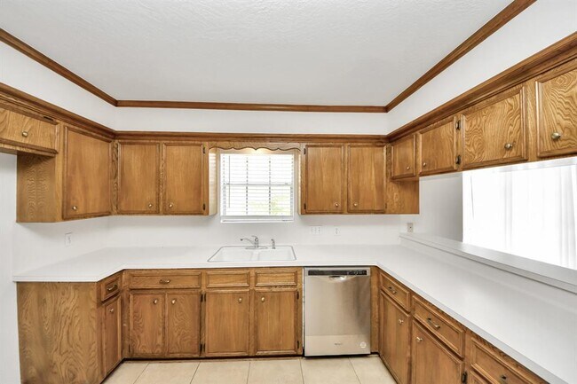 Building Photo - 8006 Oakington Dr