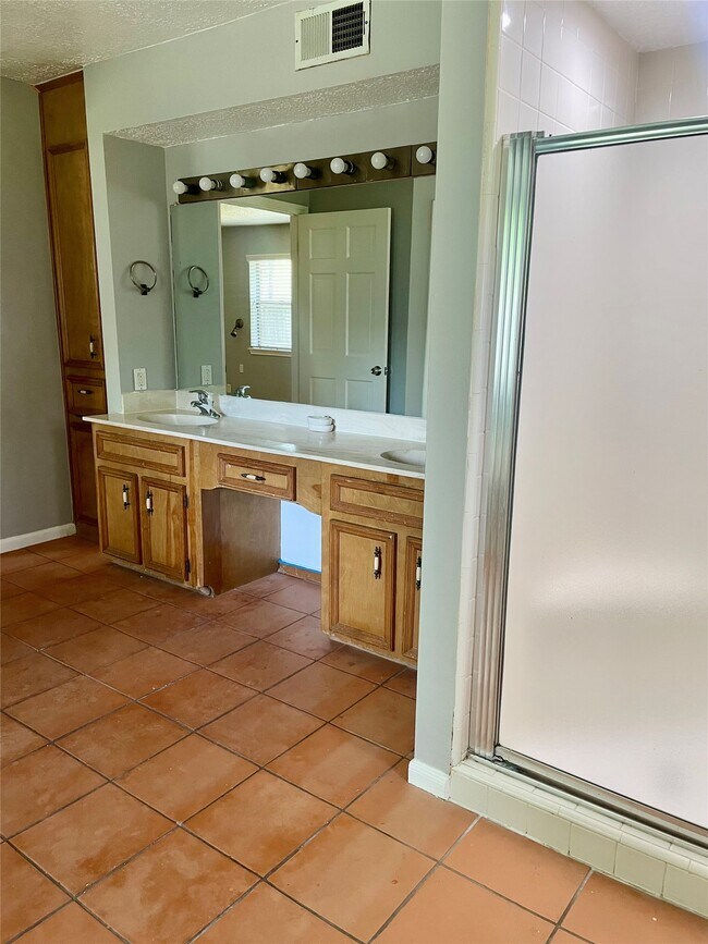 Building Photo - 21122 Harvest Hill Ln