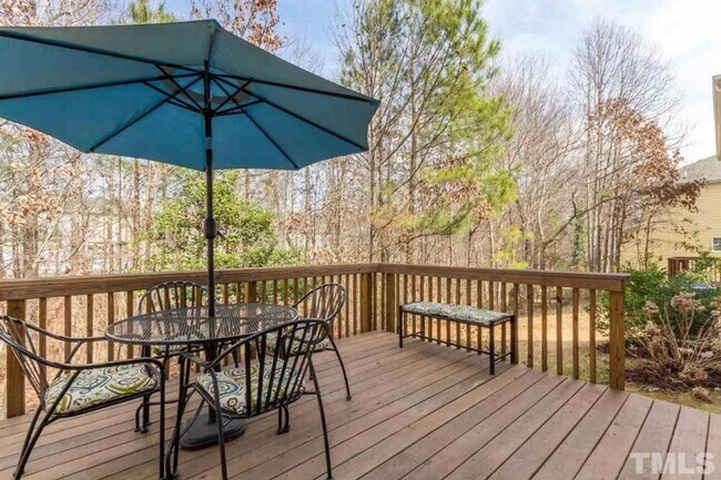 Building Photo - Elegant 3BD, 2BA Raleigh Home Near Shoppin...