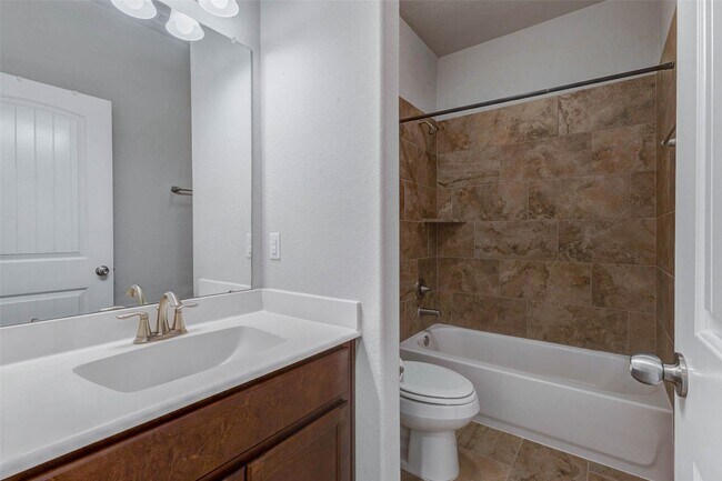 Building Photo - 3811 Springcrest Ln