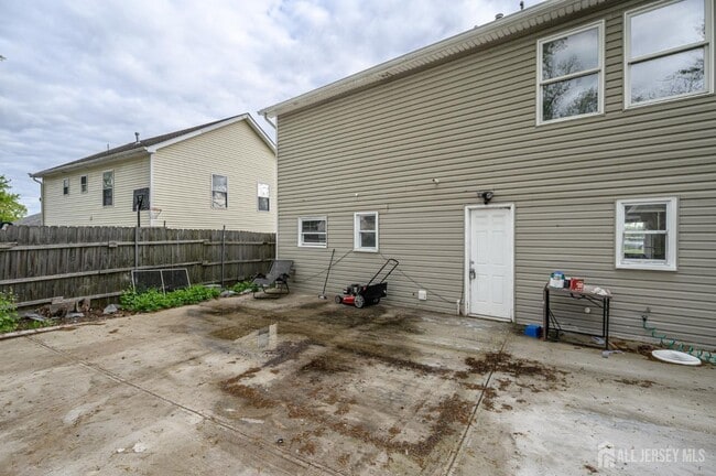 Building Photo - 438 Belgrade St