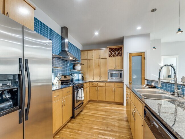 Building Photo - 5219 Kiam St