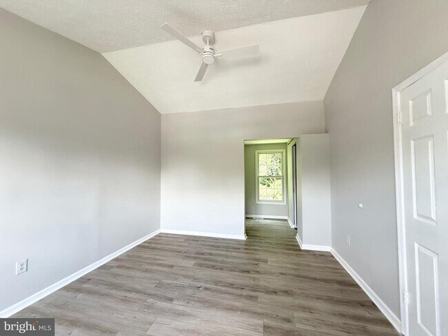 Building Photo - 2 Cinnabar Ct