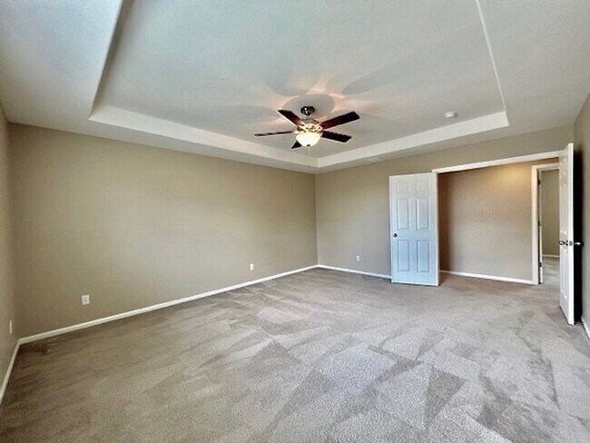 Building Photo - FABULOUS 4 BEDROOM HOME IN EASTVIEW ESTATES!!