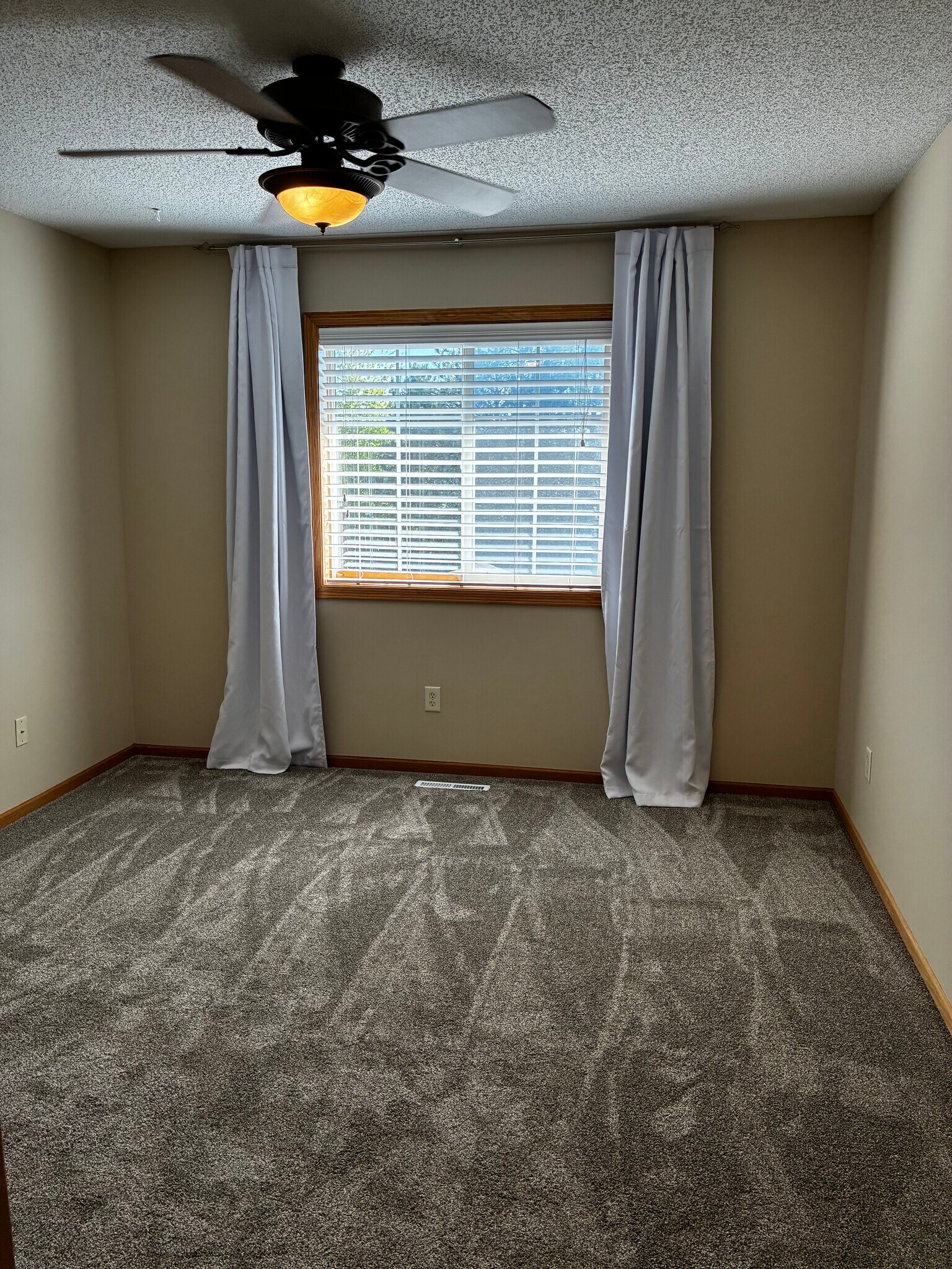 Building Photo - 1238 Larkspur Ln