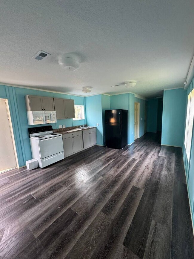 Building Photo - 1416 Robin St