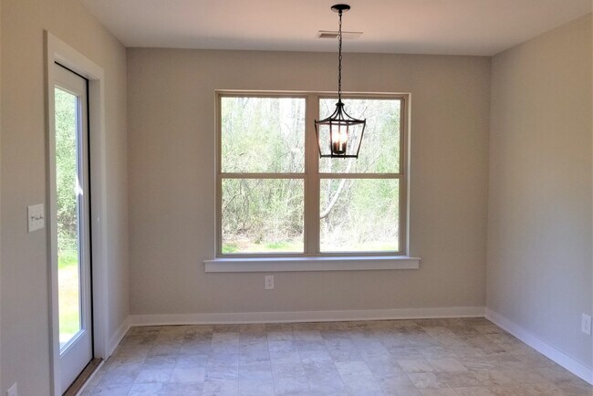 Building Photo - Home for Rent in Lincoln! Available to view with 48 hour notice!