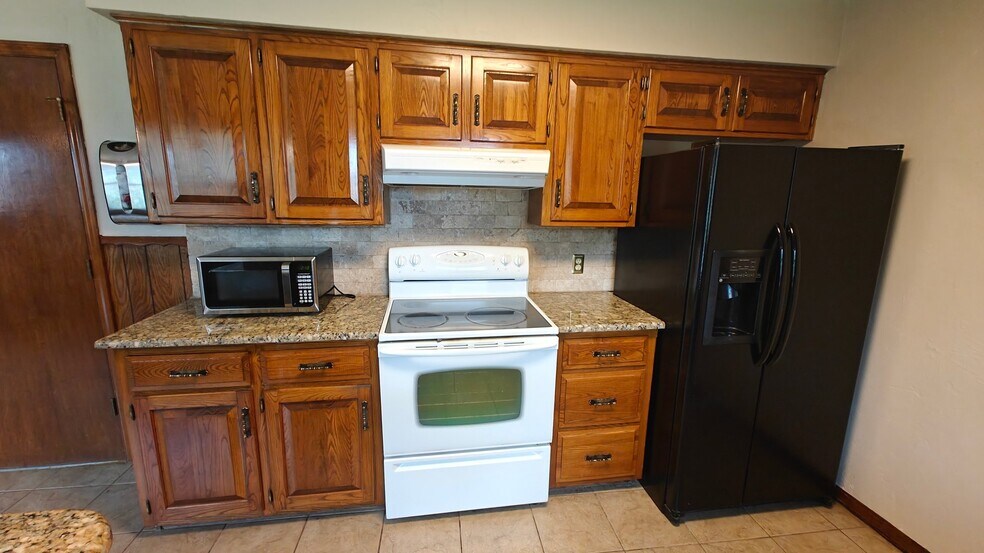 Building Photo - 1738 Ridgeview Dr