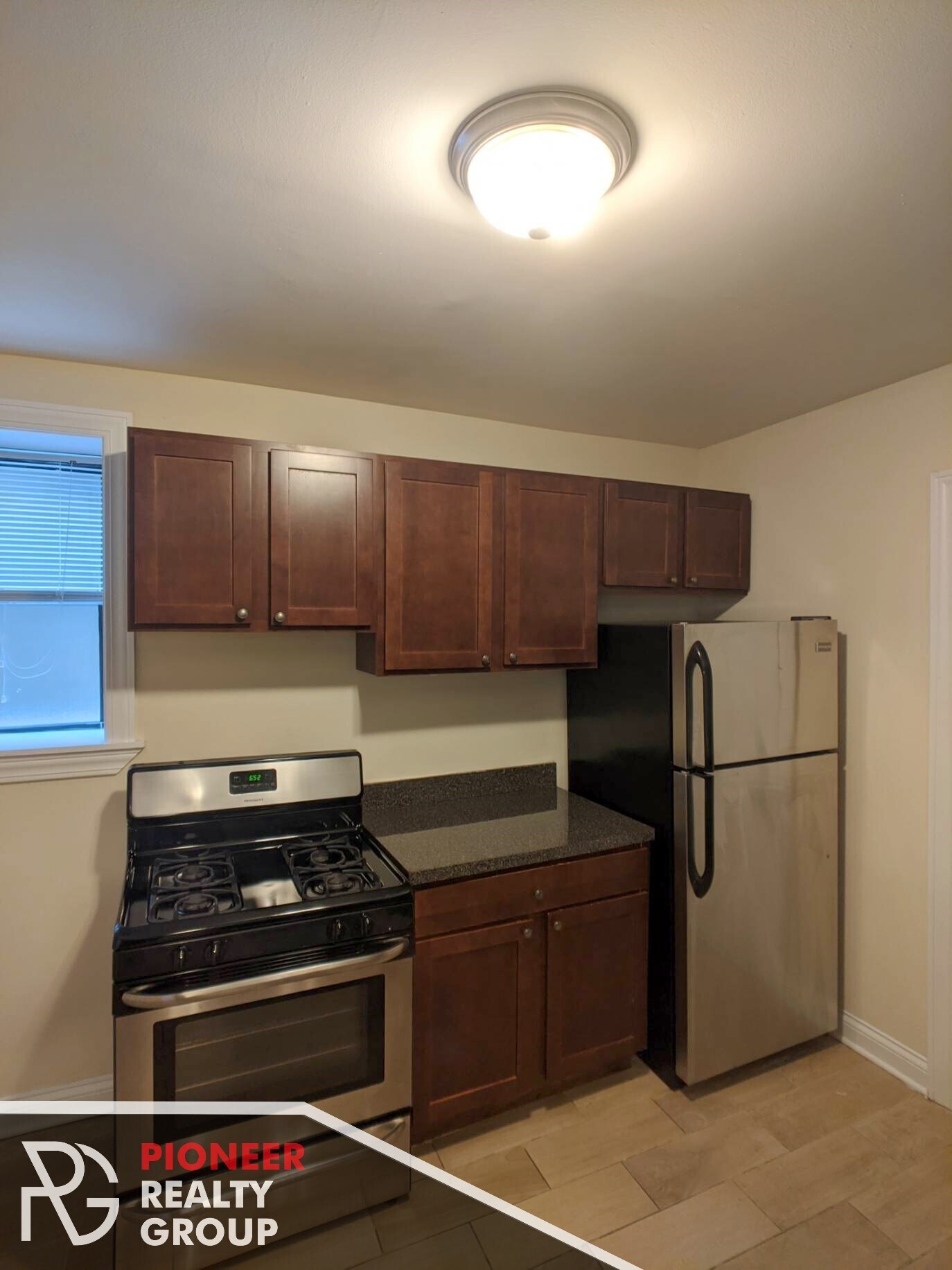 Building Photo - 3721 N Pine Grove Ave