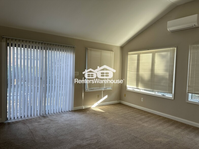 Building Photo - 223 Deep Dale Dr