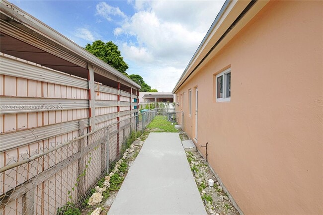 Building Photo - 1202 NW 34th St