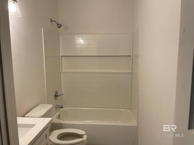 Building Photo - 216 W Rose Ave