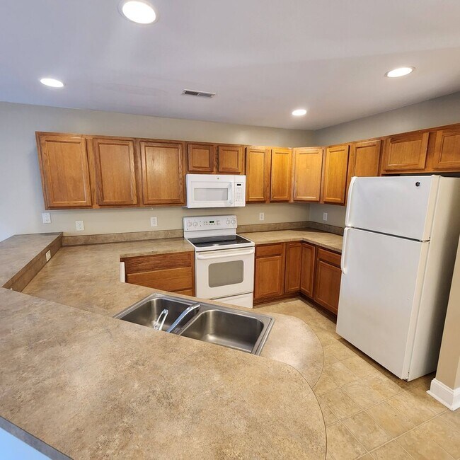Building Photo - Morehead City Townhouse